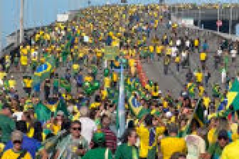 "Apoiadores de Bolsonaro realizam protesto e cruzam a Terceira Ponte no Espírito Santo"
